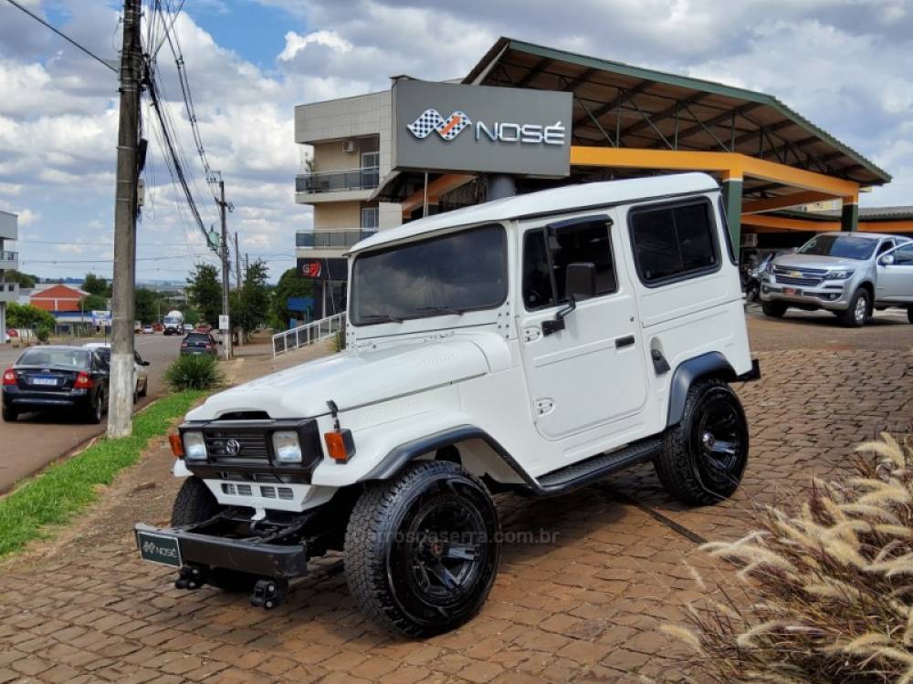 TOYOTA - BANDEIRANTE - 1996/1997 - Branca - R$ 117.200,00