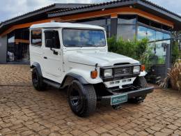 TOYOTA - BANDEIRANTE - 1996/1997 - Branca - R$ 117.200,00