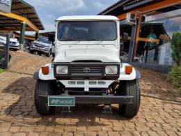 TOYOTA - BANDEIRANTE - 1996/1997 - Branca - R$ 117.200,00